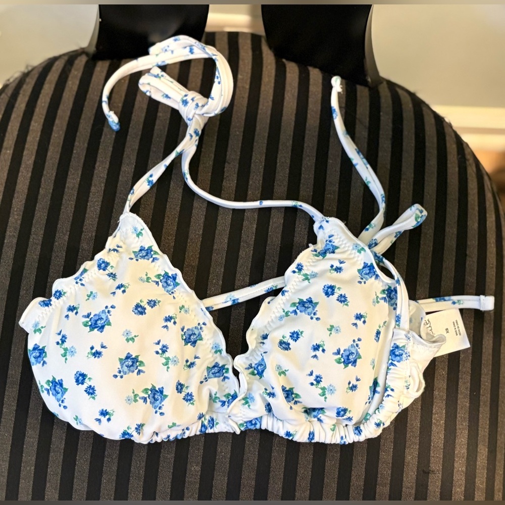 WILD FABLE | RUFFLE TRIANGLE BIKINI | BLUE/WHITE FLORAL | WOMAN’S | XS (0–2)